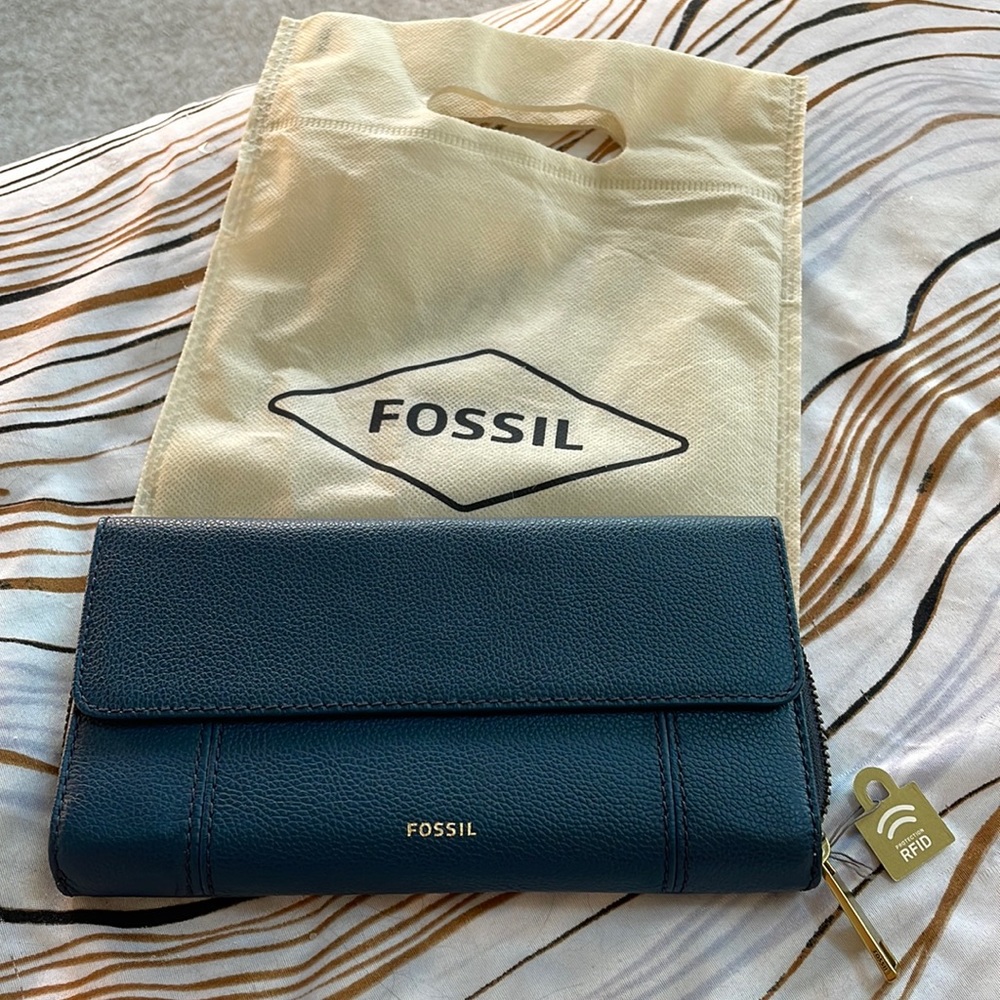 NTW FOSSIL Jori Leather Flap Clutch in Twilight 💙